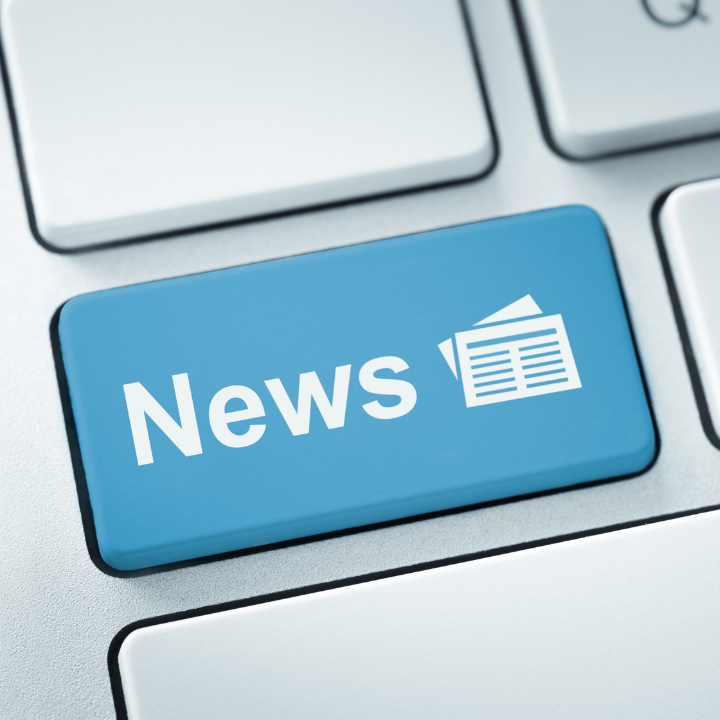 box-id_news Das Bild zeigt eine Tastatur mit einem blauen Button der News zeigt.